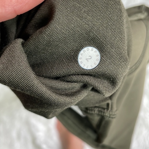 LULULEMON Train Times Crop (17") size 2 - Picture 3 of 10